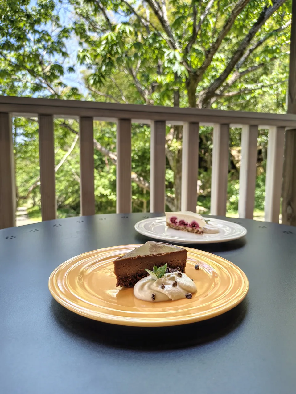 テラスで味わうLani Cafeのロースイーツ